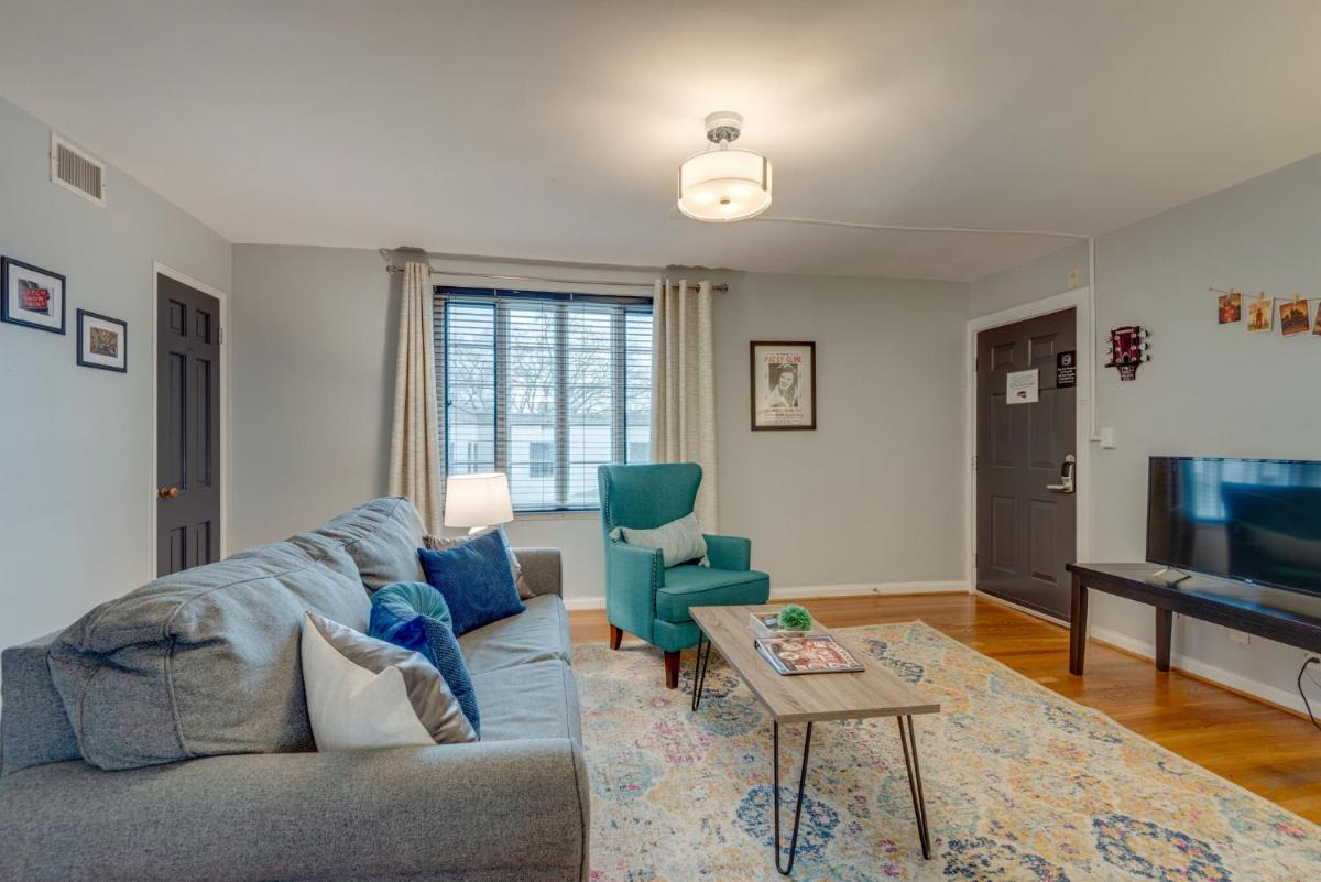 Nashville Flat by Vandy ! Walk to Dinning -202 - Housity