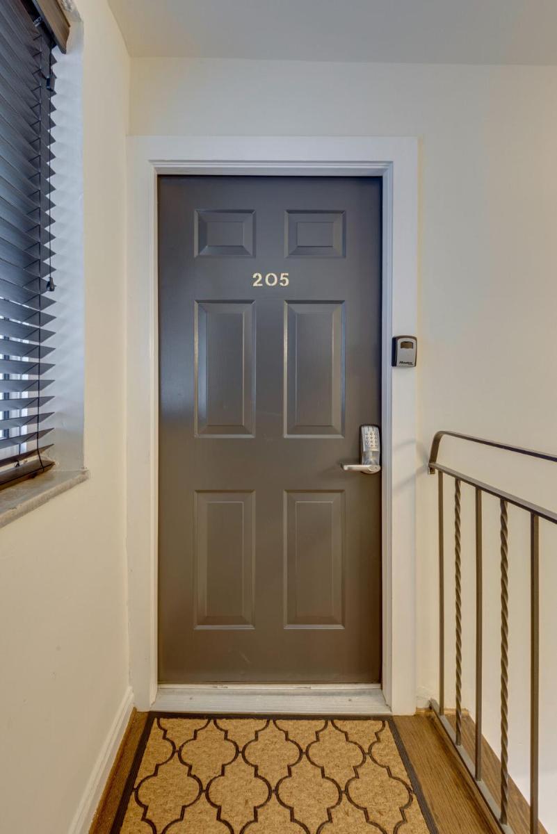 Nashville Flat Across From Vanderbilt -205 - Housity