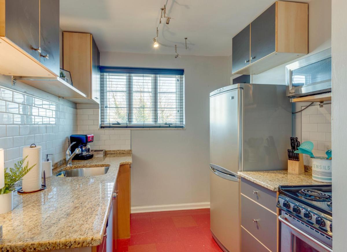 Nashville Flat Across From Vanderbilt -205 - Housity