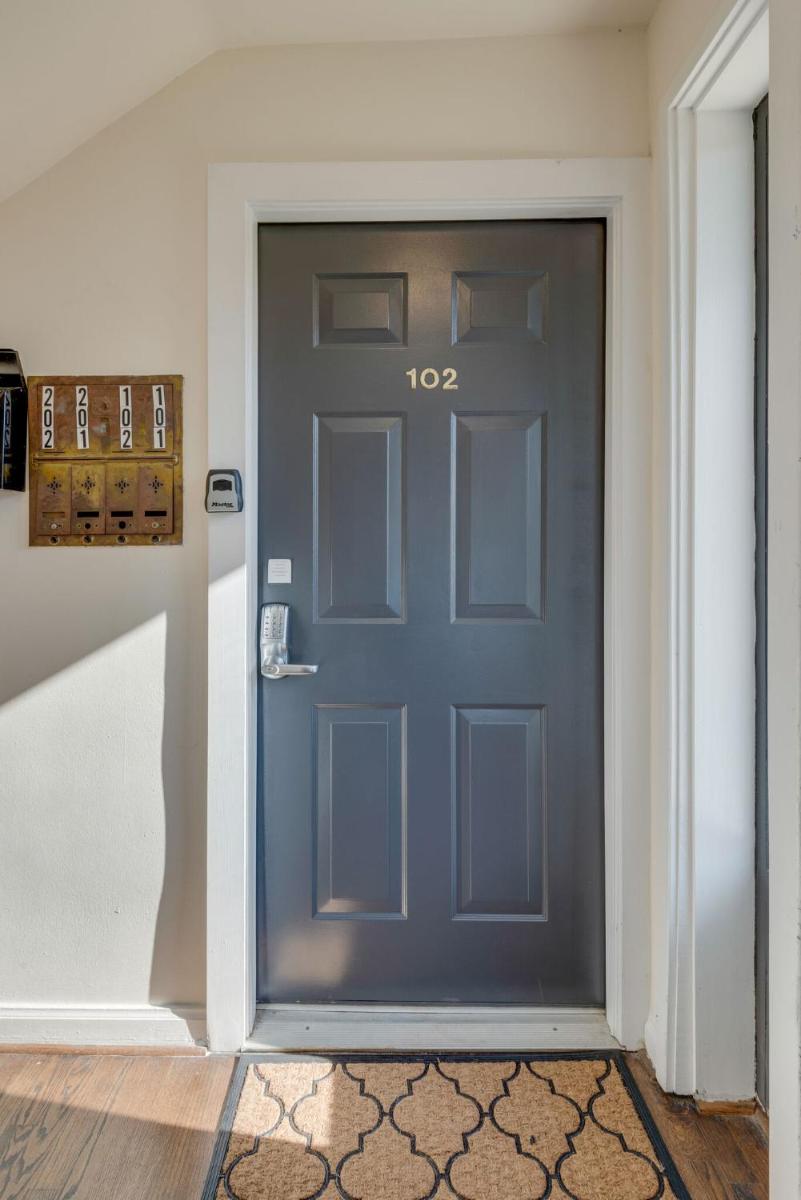 Apartment by Vandy Minutes to Downtown -102 - Housity