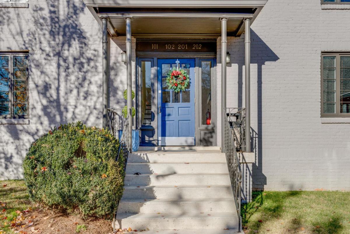 Apartment by Vandy Minutes to Downtown -102 - Housity