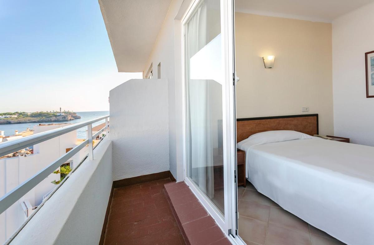 Cama o camas de una habitación en JS Cape Colom - Adults Only