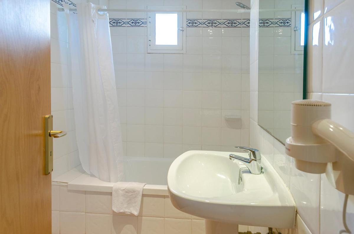 Un baño de JS Cape Colom - Adults Only