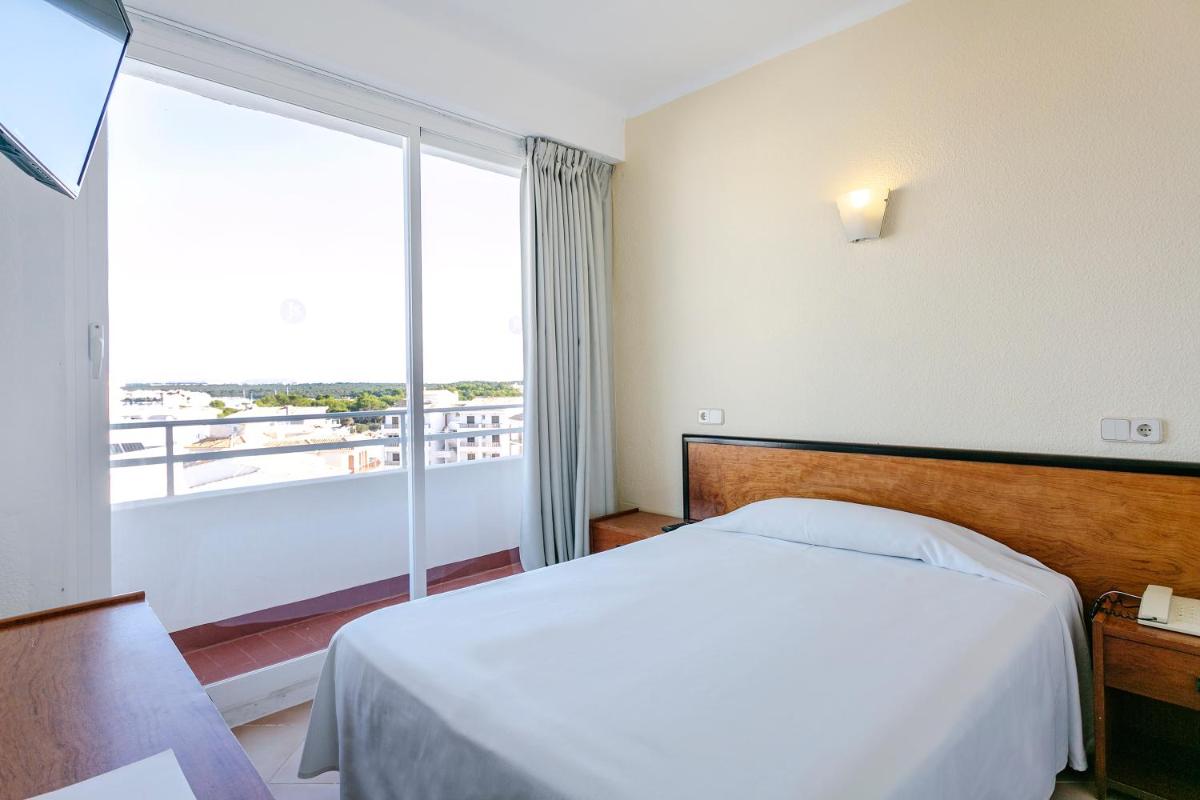 Cama o camas de una habitación en JS Cape Colom - Adults Only