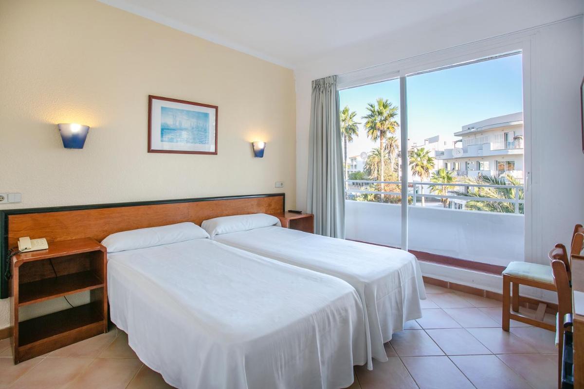 Cama o camas de una habitación en JS Cape Colom - Adults Only