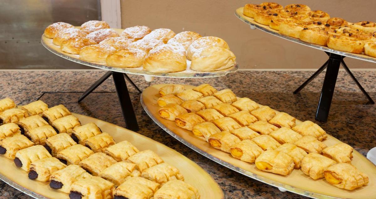 Comida en o cerca de este hotel