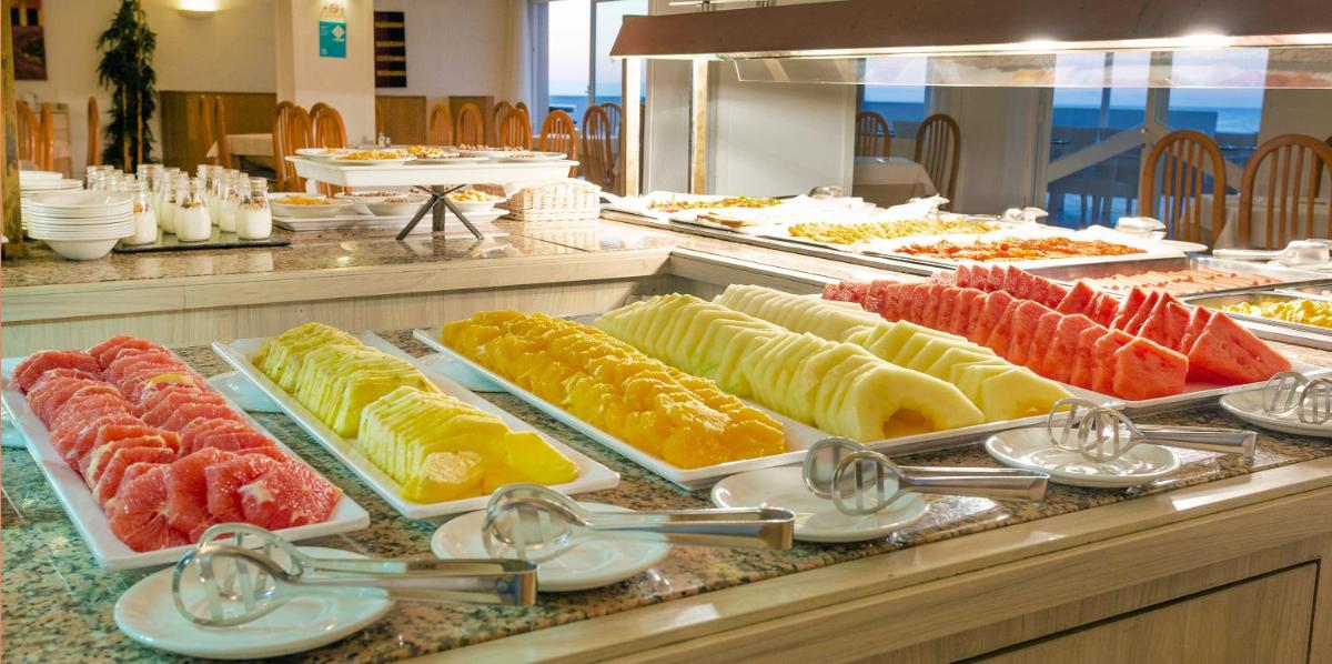 Comida en o cerca de este hotel