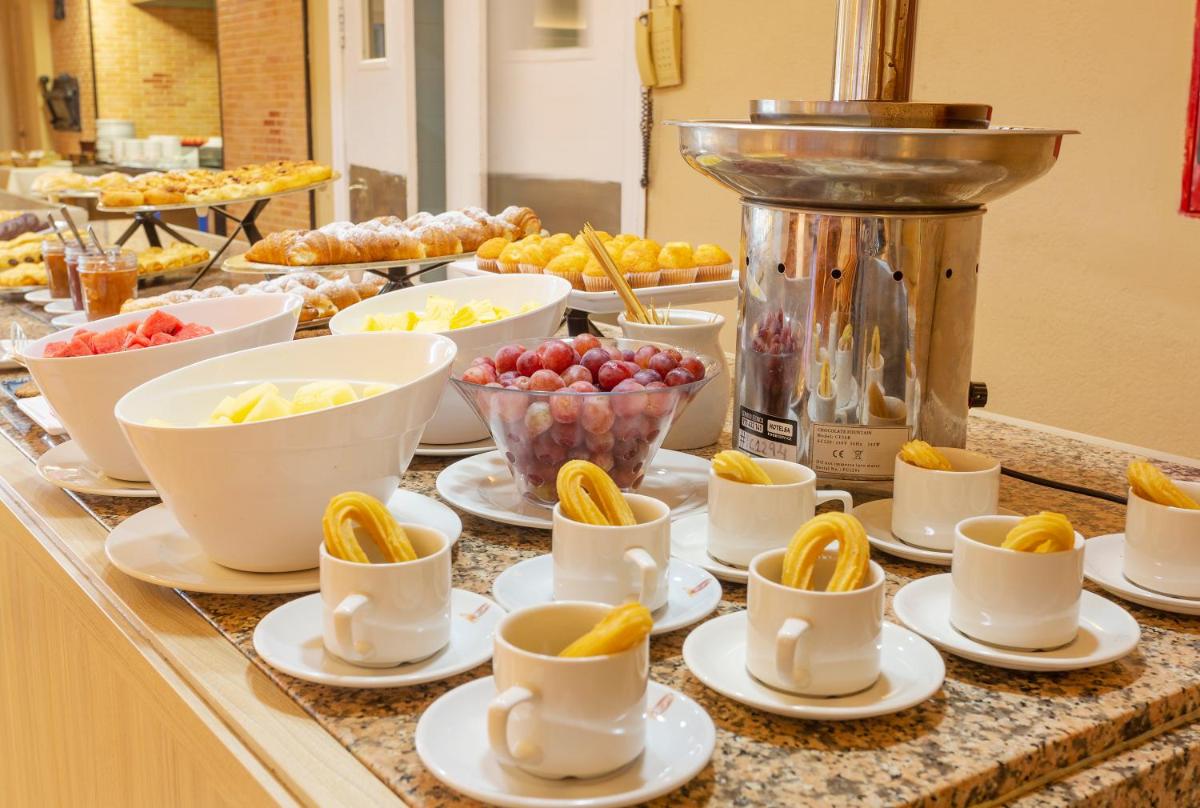 Comida en o cerca de este hotel