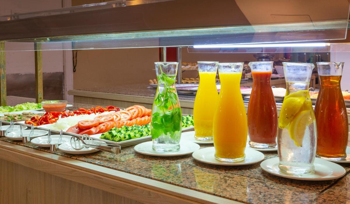 Comida en o cerca de este hotel