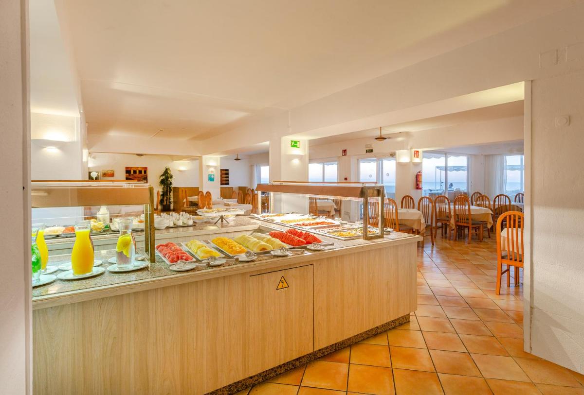 Comida en o cerca de este hotel