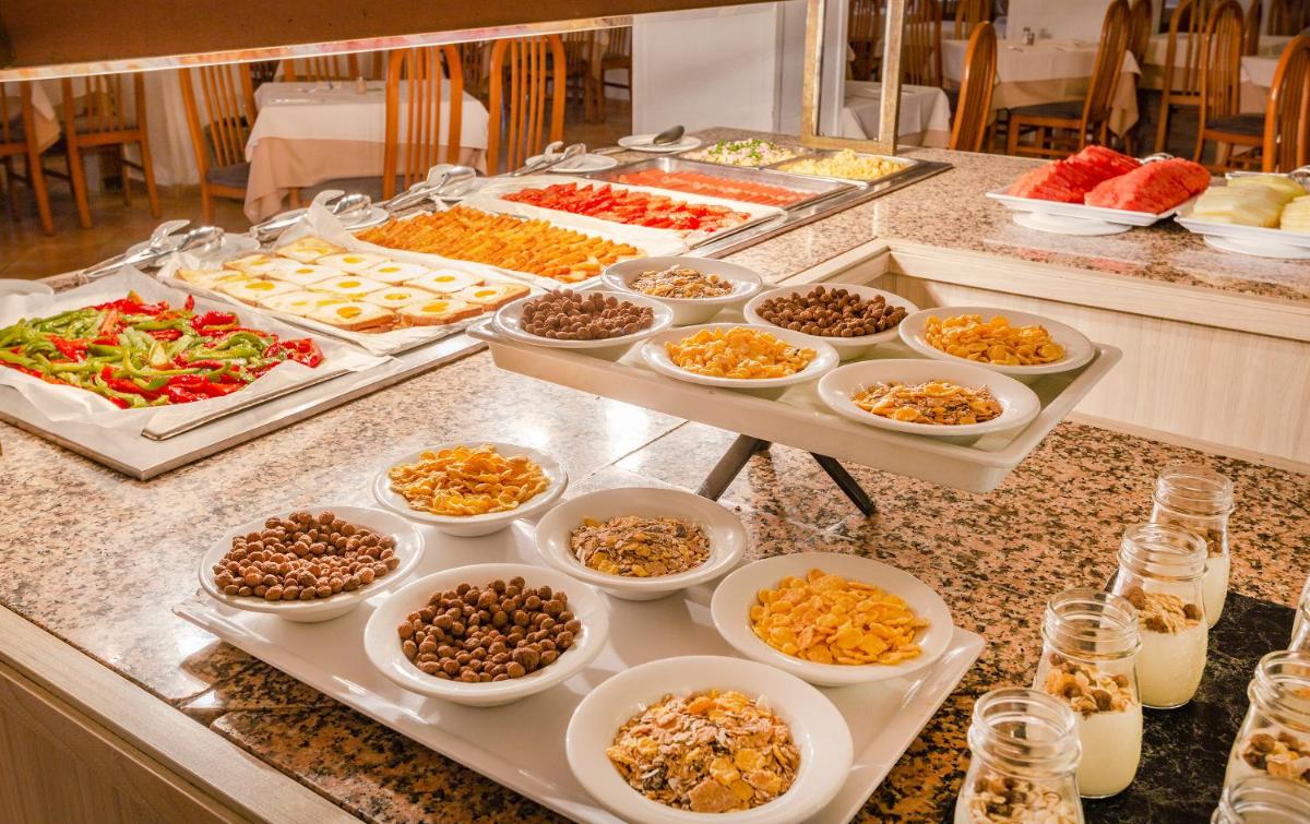 Comida en o cerca de este hotel