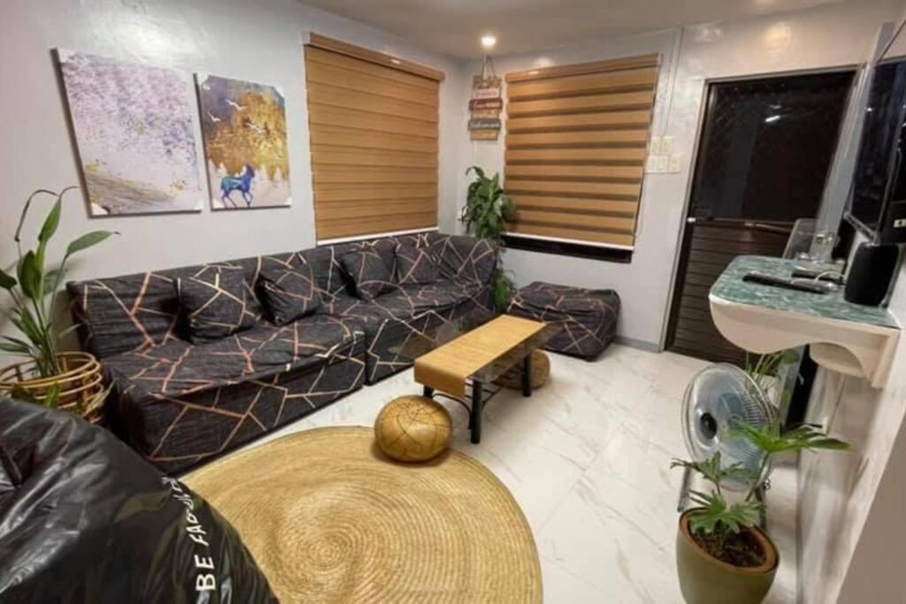 RS Escape in Deca Clark with Private Pool, 2BR, 1 Office, Netflix and 45MBPSWifi - Housity