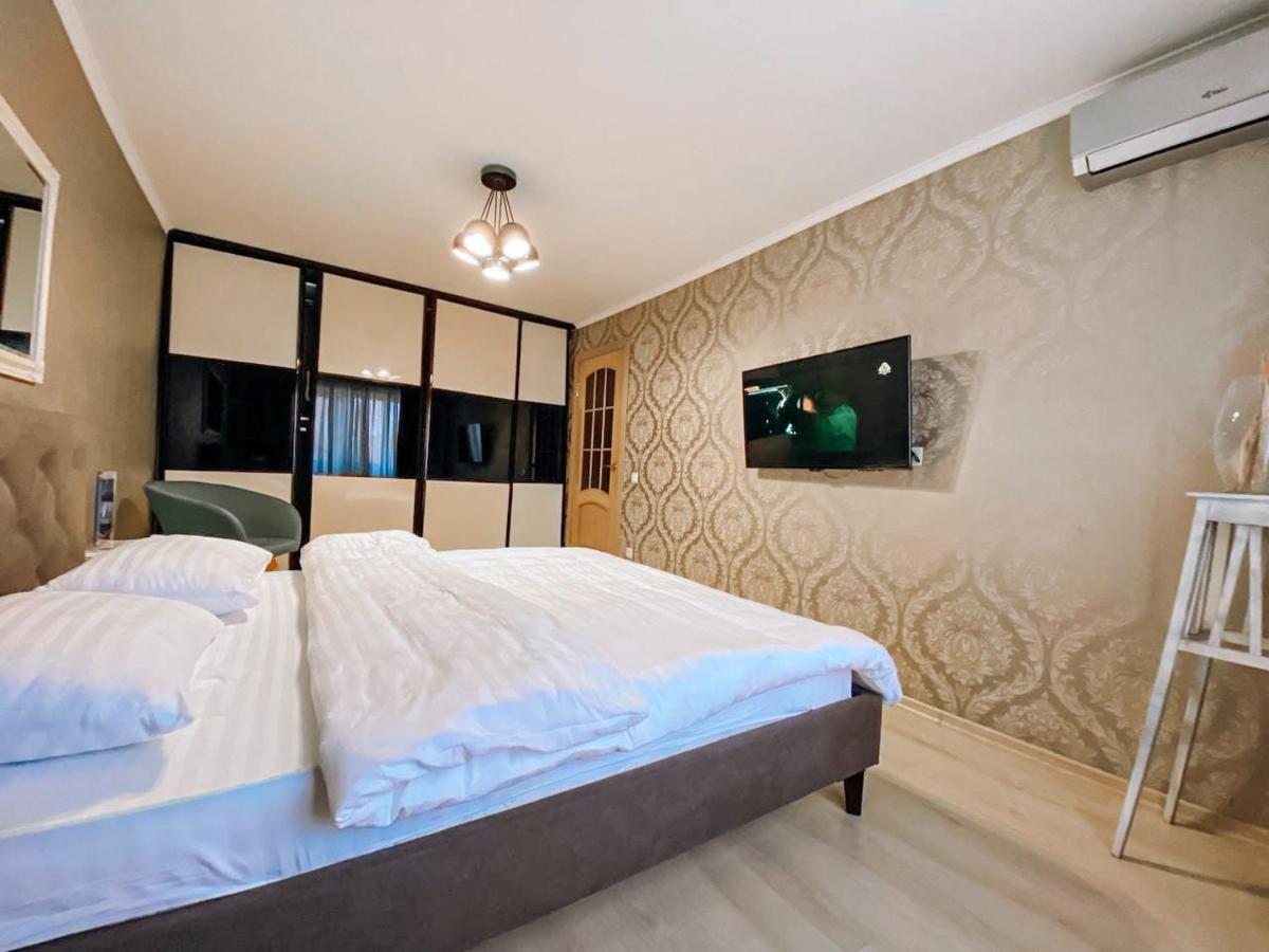 Luchshee mesto dlia dvoikh - Housity