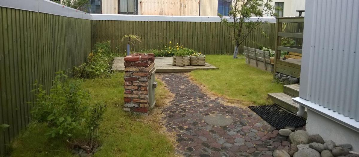 Private House with Private Garden - Housity