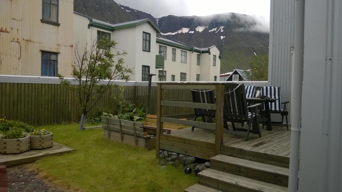 Private House with Private Garden - Housity