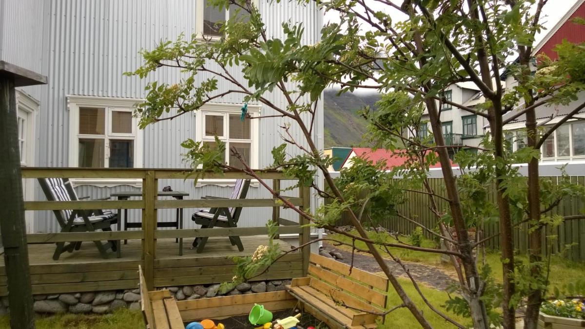 Private House with Private Garden - Housity