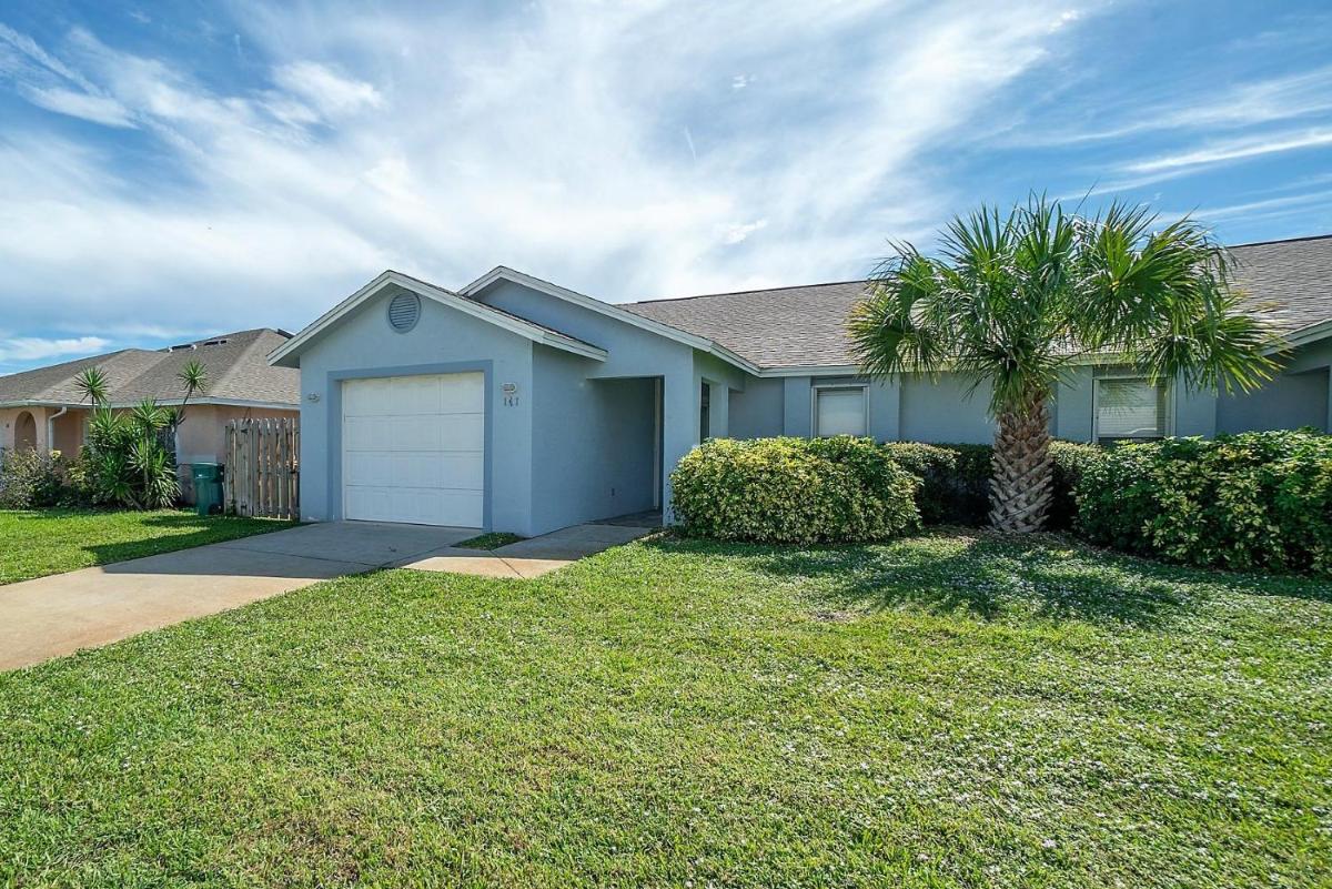 Oceanview Haven - 2BR Beach Townhome with Patio, Shared Heated Pool Steps from Paradise Beach Park! - Housity