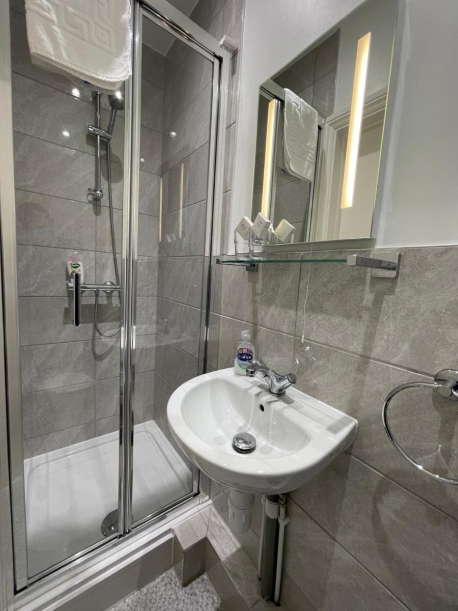 The Gateway Hotel - Housity