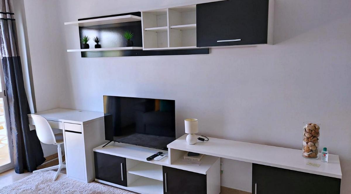 Cozy apartment overlooking Estepona's marina! - Housity