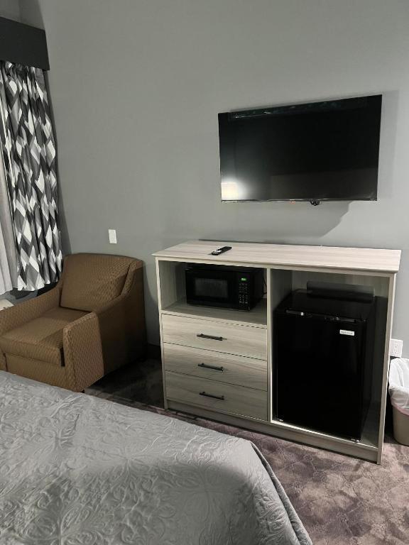 Deluxe Inn & Suites - Long Island City NYC - Housity