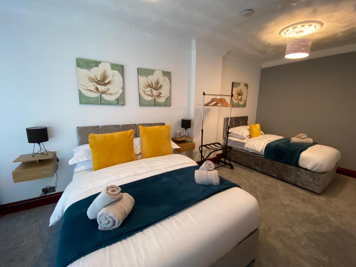 Suitetrails - Pit stop relax, unwind and rejuvenate 2 bedrooms apartment flat 1 in Swansea