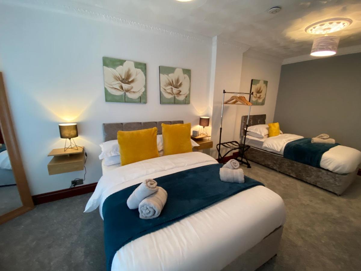 Suitetrails - Pit stop relax, unwind and rejuvenate 2 bedrooms apartment flat 1 in Swansea