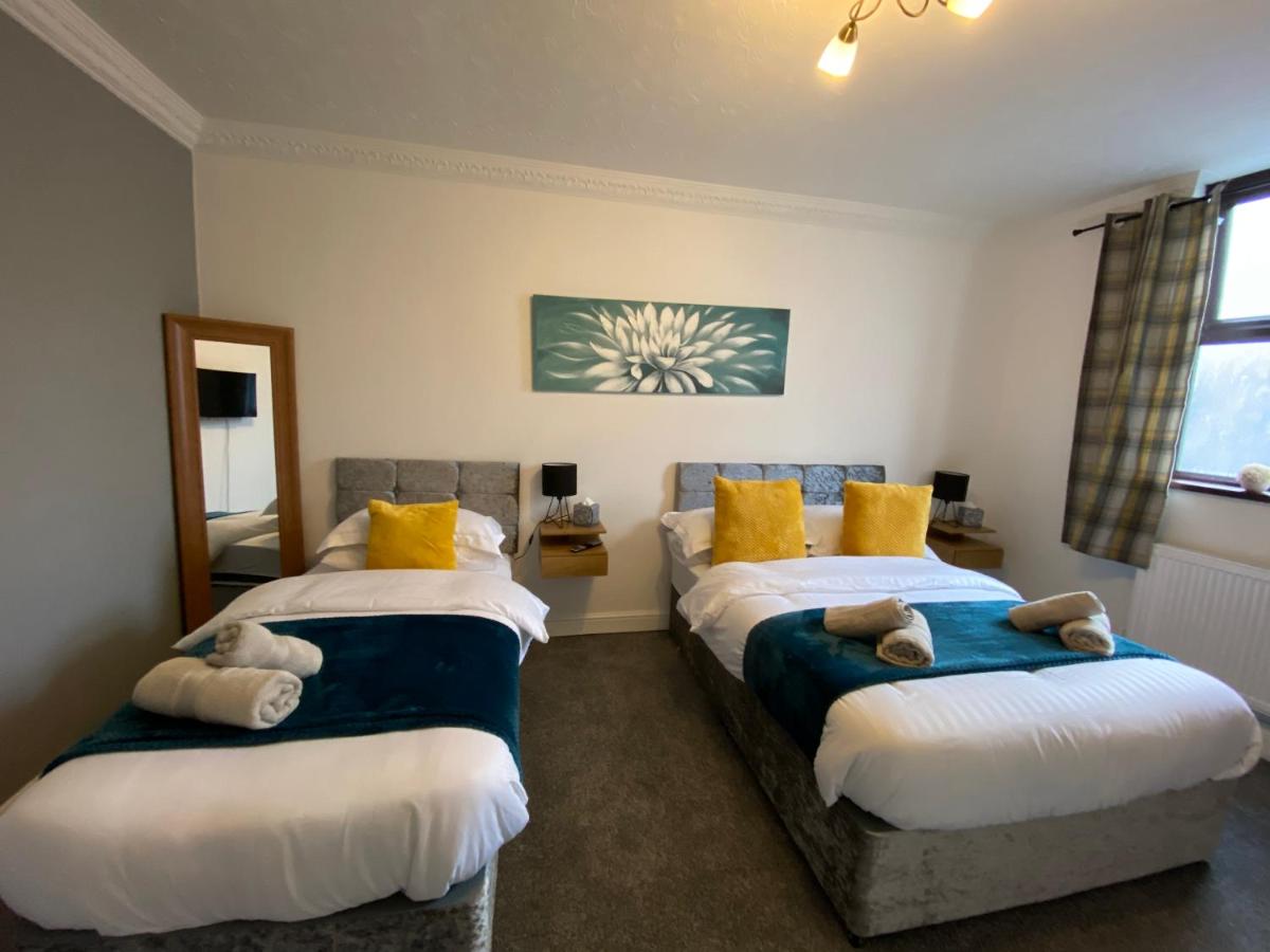 Pit stop relax, unwind and rejuvenate 2 bedrooms apartment flat 1 in Swansea - Housity