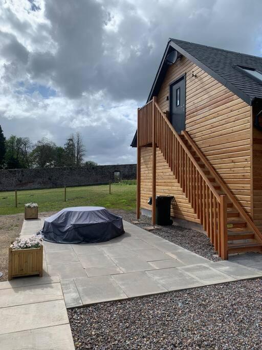 Cosy Country Modern Studio with Patio Space. - Housity
