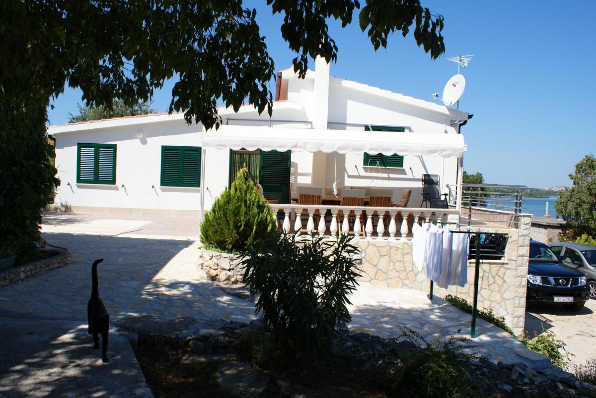 Apartment Tuja - Housity