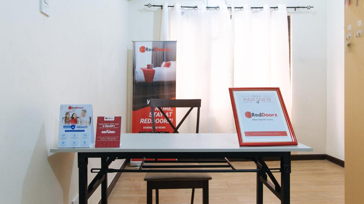 RedDoorz @ Greenview Hotel and Restobar Masbate - Housity