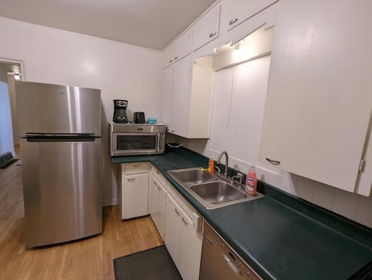 Amazing 2BR Home - Steps to UNM North Campus - Housity