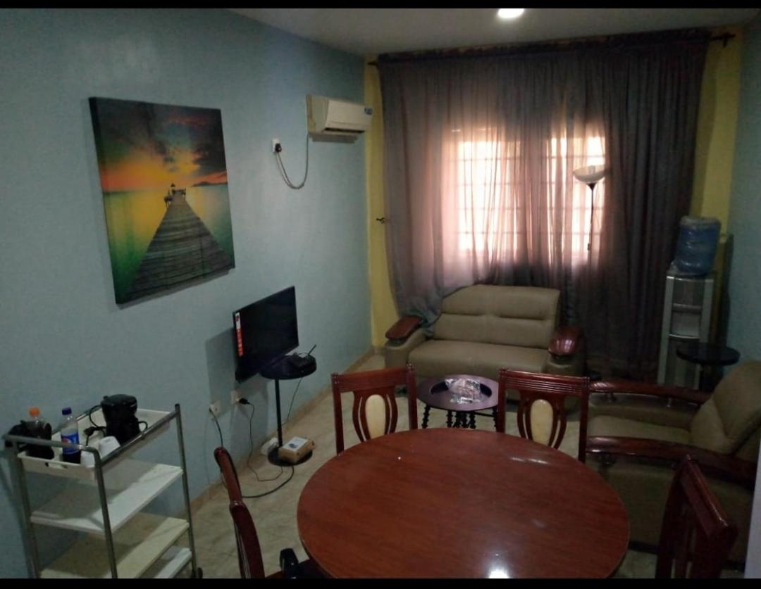 Suitetrails - XrisBun Apt 1BR - Laderin GRA