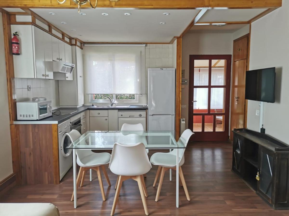 Casita independiente con jardín y chimenea. - Housity