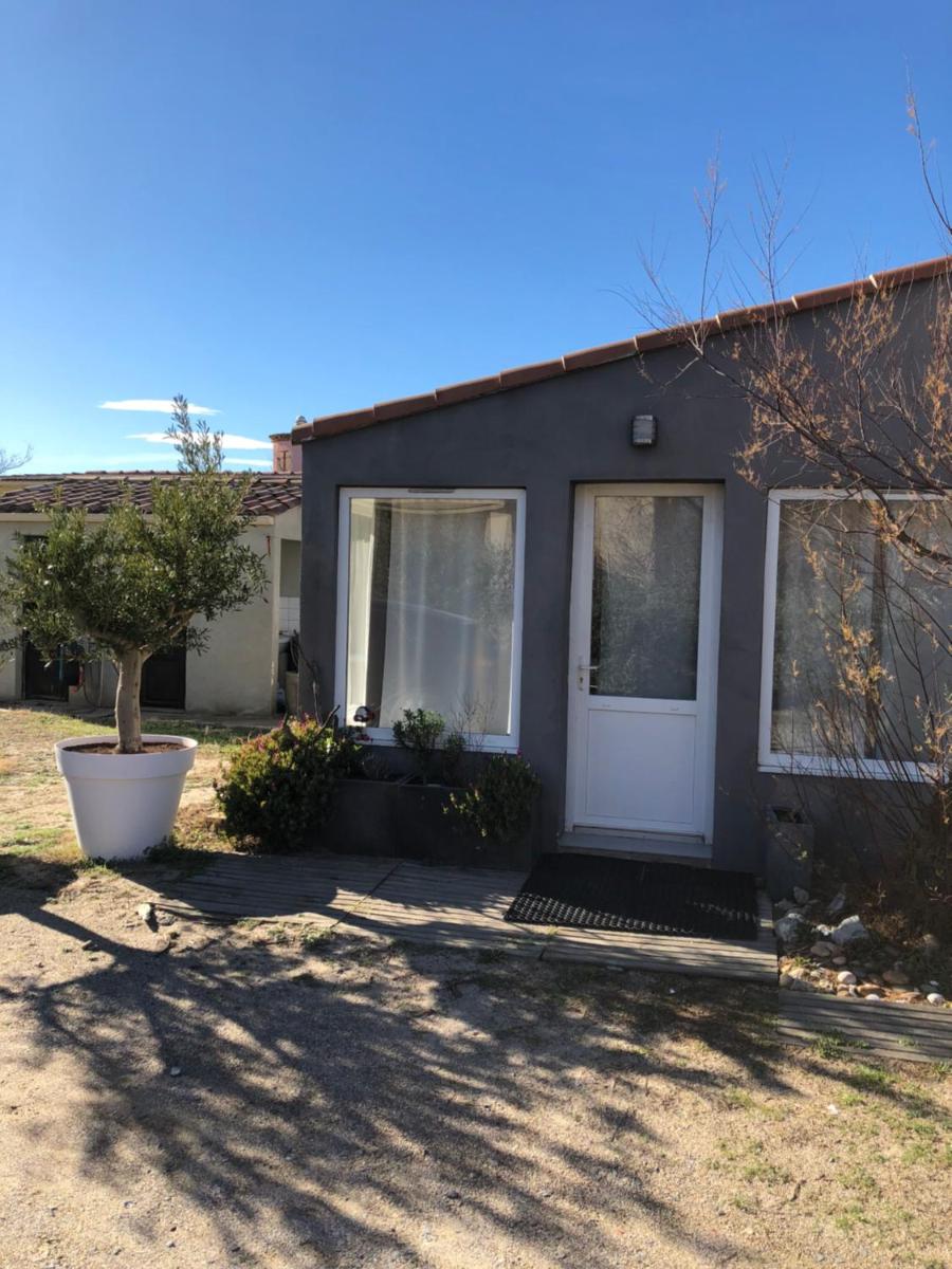Small house on the beach - Housity