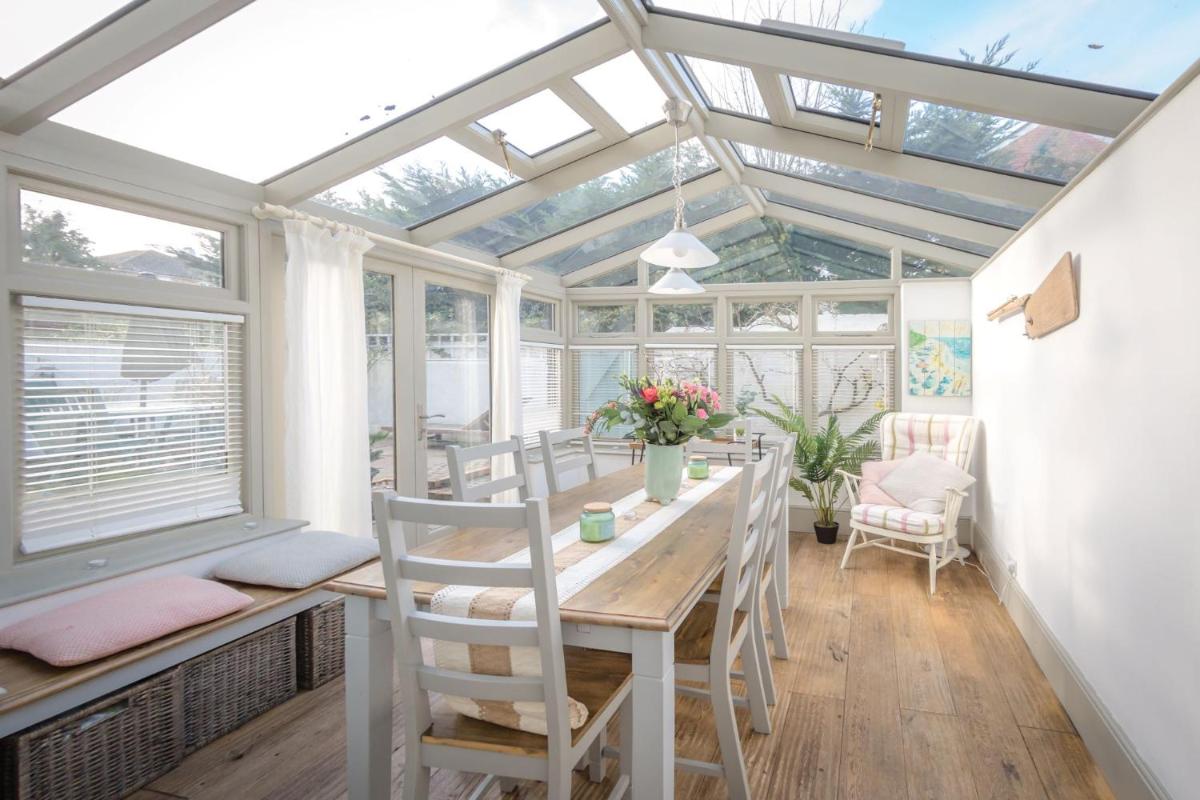 Shipside - spacious, stylish patio garden flat - Housity