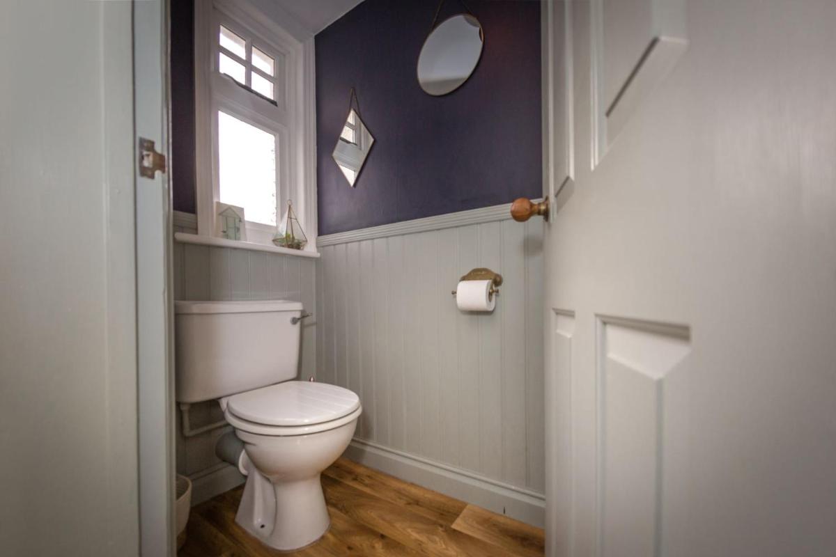 Shipside - spacious, stylish patio garden flat - Housity