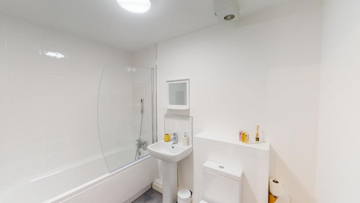 Brand new 1 bedroom apartment with parking - Housity