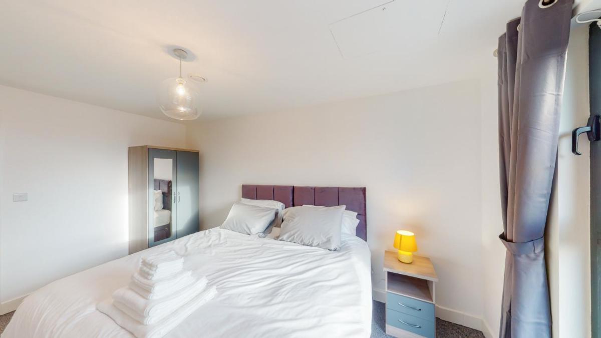 Brand new 1 bedroom apartment with parking - Housity