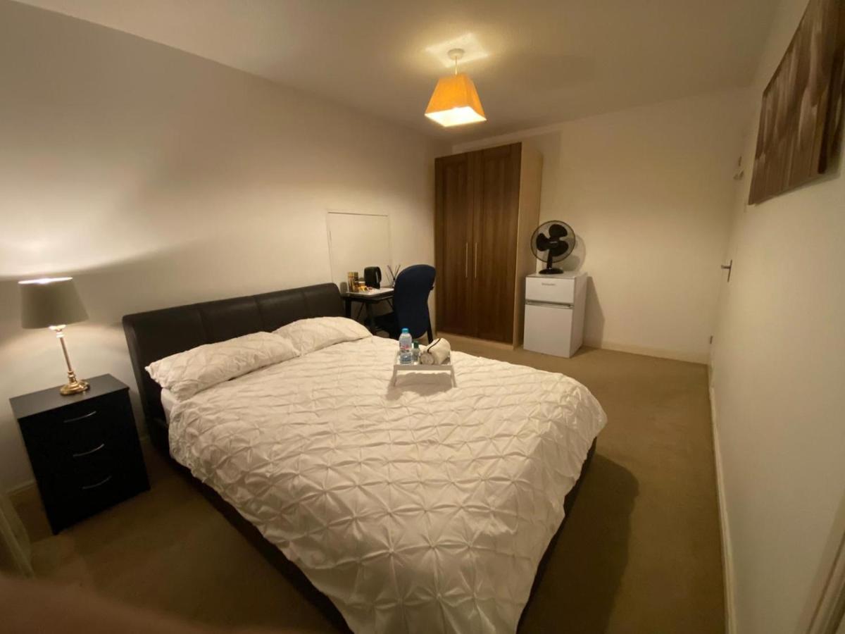 ASHMINA GUEST HOUSE with Free onsite Parking NOT FOR VANS but for cars only - Housity