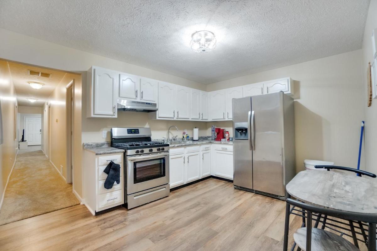 Updated Bunk House 4 Minutes to Lucas Oil - 8 Minutes to Downtown home - Housity