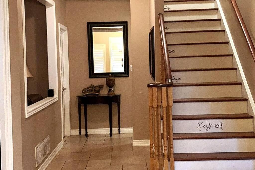 Aurora Executive Upscale Residence Three Bedrooms Three and Half Bathrooms - Housity