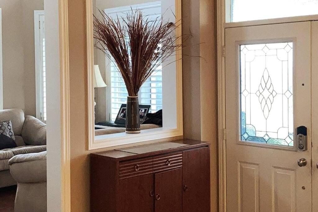 Aurora Executive Upscale Residence Three Bedrooms Three and Half Bathrooms - Housity