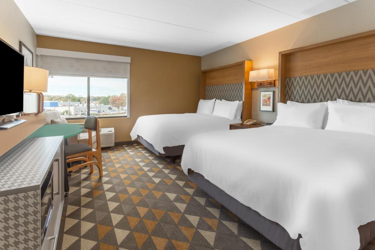 Holiday Inn Rockford, an IHG Hotel - Housity