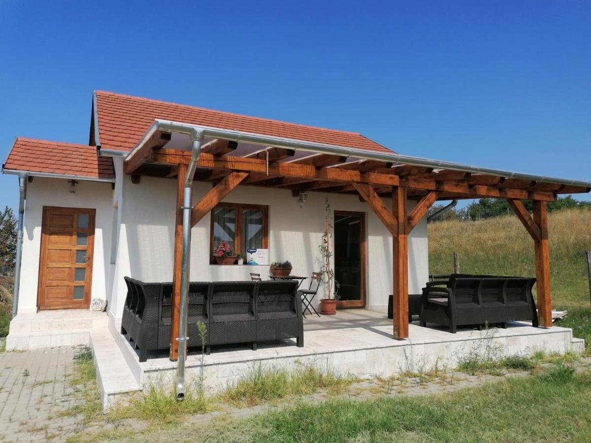 Piliscsévi Vendégház - Housity