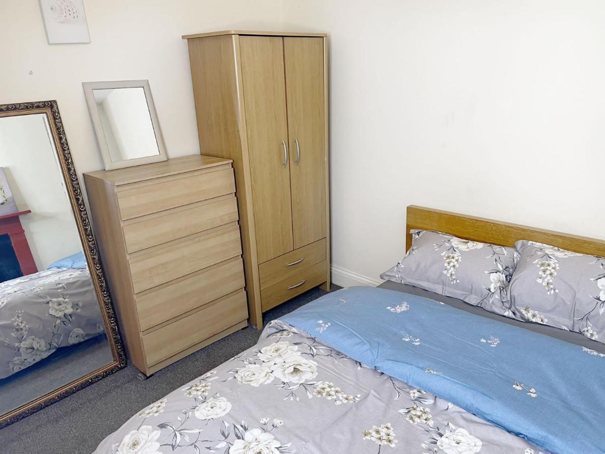 2 Beds! 1 Bedroom Flat Walthamstow Central - Housity