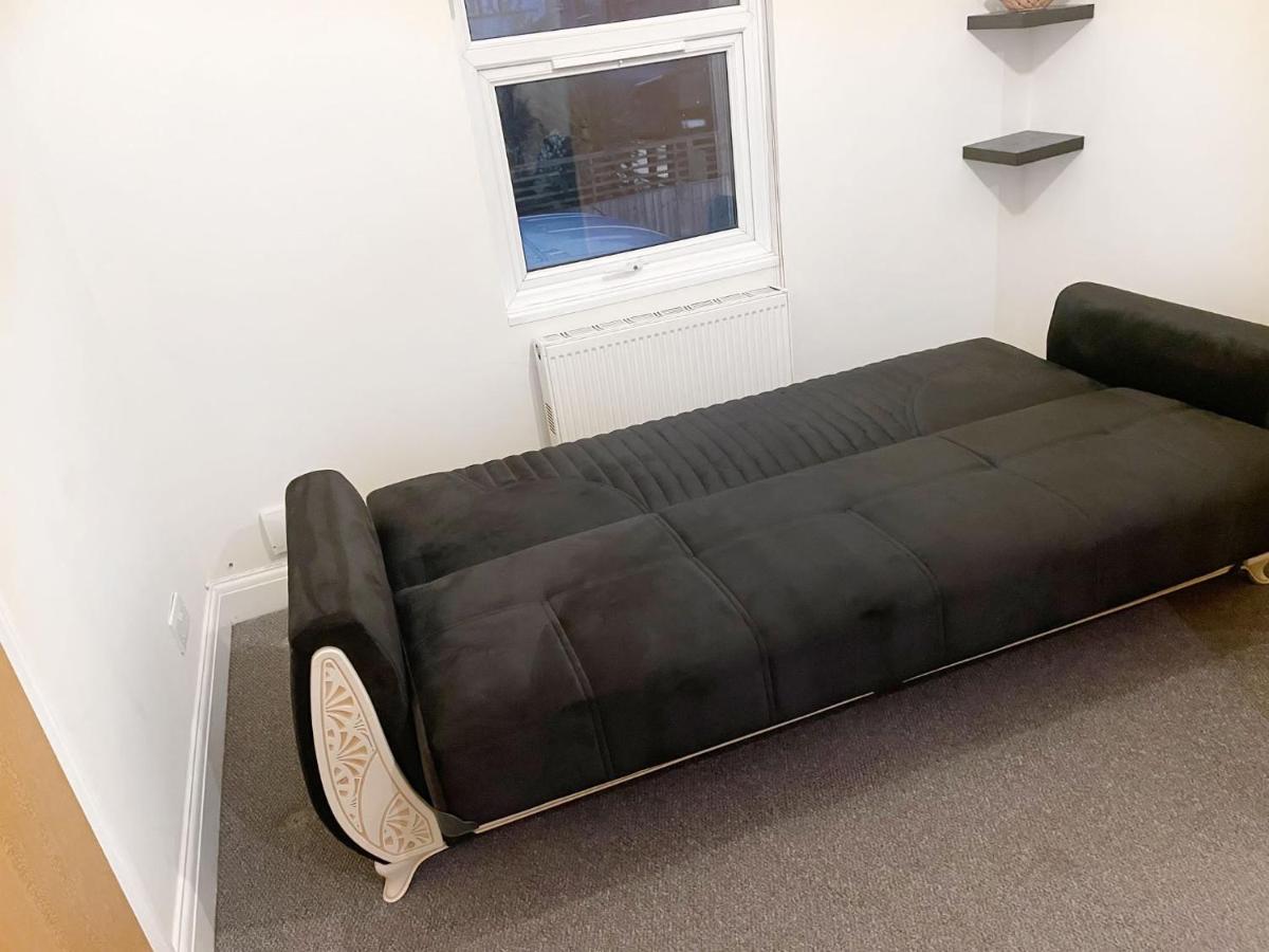 2 Beds! 1 Bedroom Flat Walthamstow Central - Housity
