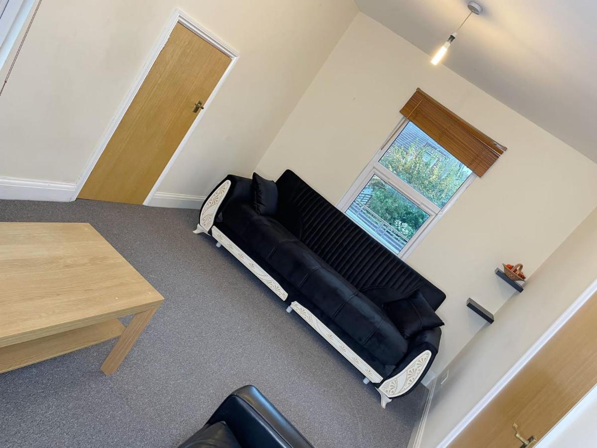 2 Beds! 1 Bedroom Flat Walthamstow Central - Housity