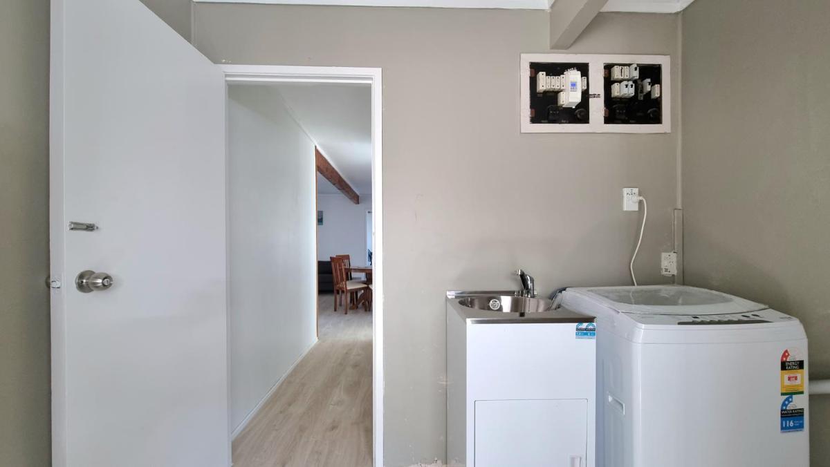Lovely 2 - Bedroom Unit with Free Parking - Housity