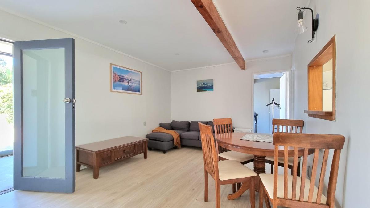 Lovely 2 - Bedroom Unit with Free Parking - Housity