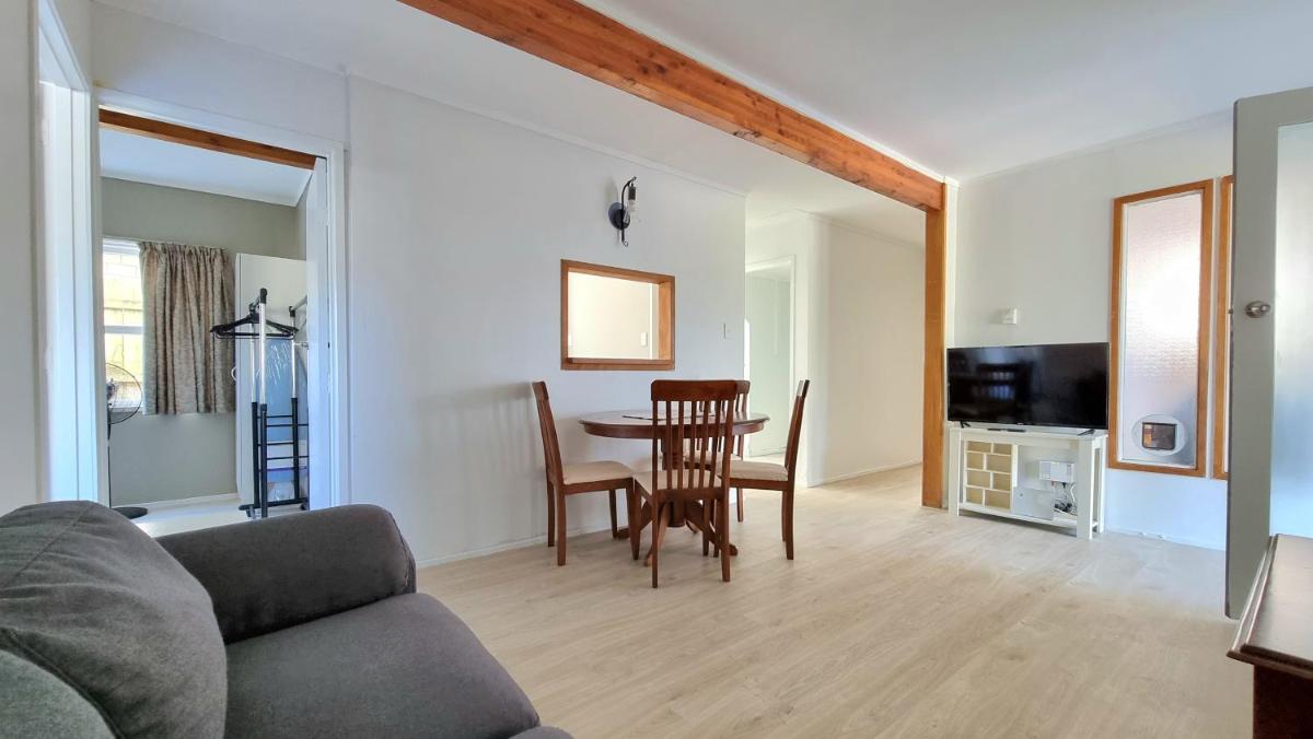 Lovely 2 - Bedroom Unit with Free Parking - Housity